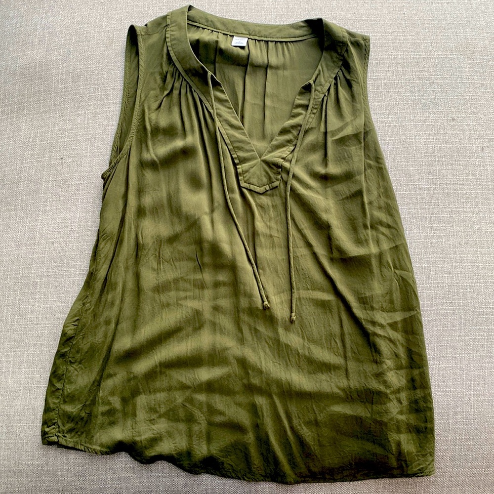 Old Navy Tank Top (medium)